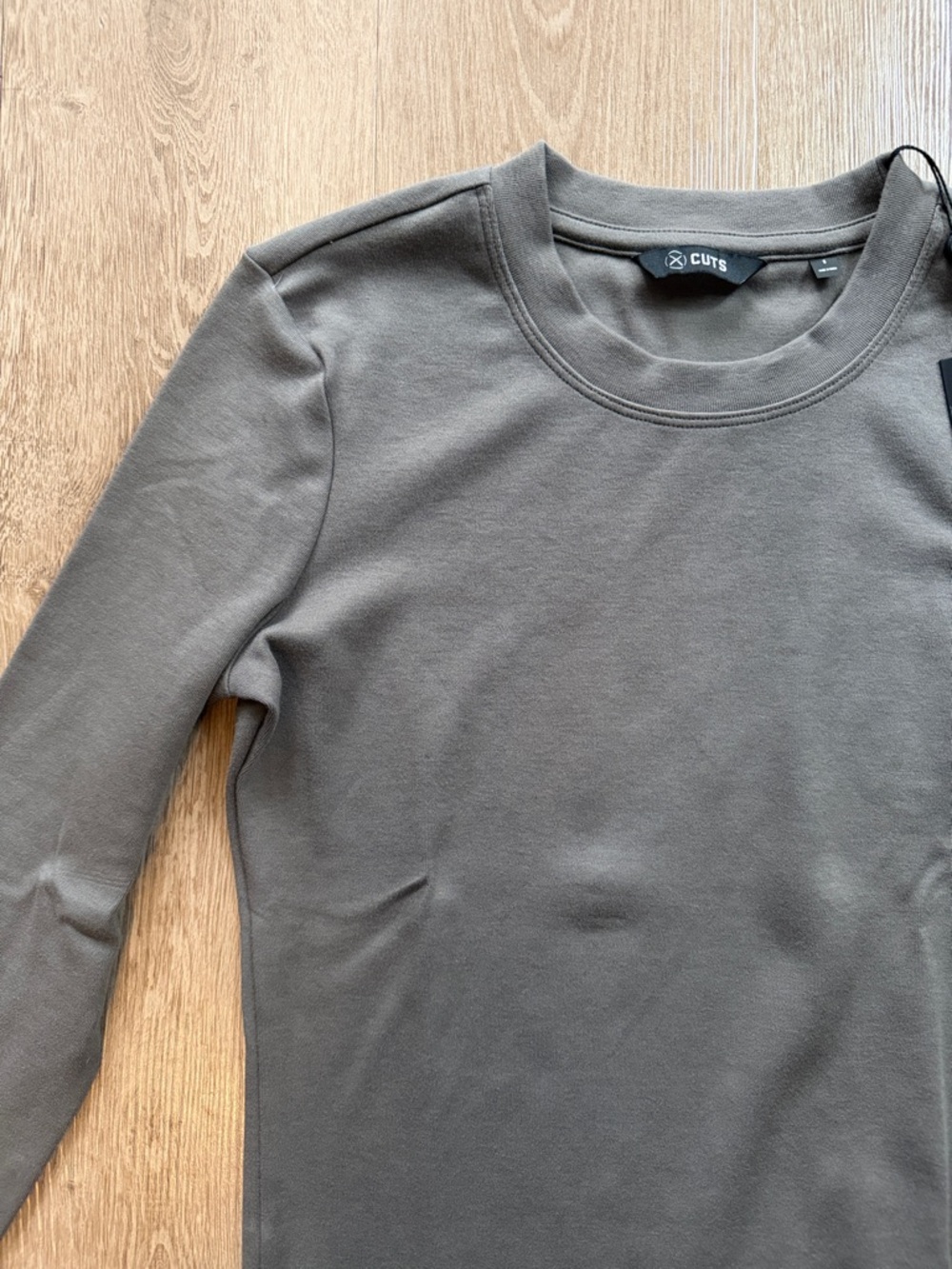 Cuts Long-Sleeve Tomboy Crewneck Tee in Steel | Small